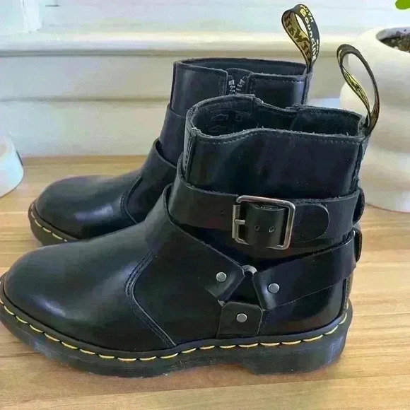 Dr. Martens JAMES UNISEX – Classic Ankle Boots – Black - Picture 9 of 10